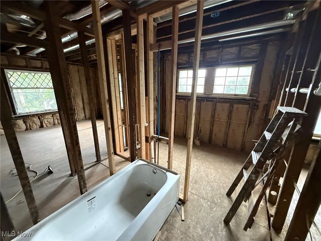 2243 Bellfield Avenue, Cleveland Heights, OH 44106