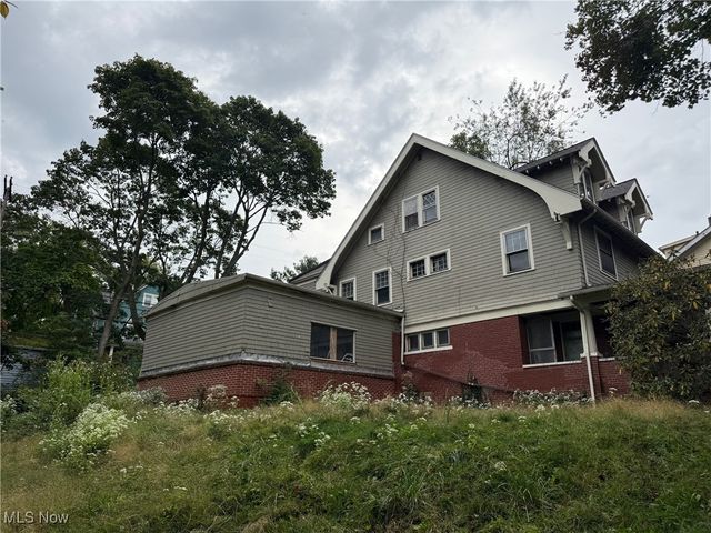 2243 Bellfield Avenue, Cleveland Heights, OH 44106