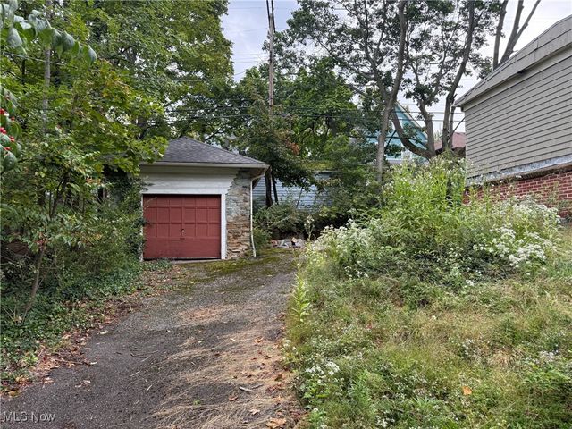 2243 Bellfield Avenue, Cleveland Heights, OH 44106