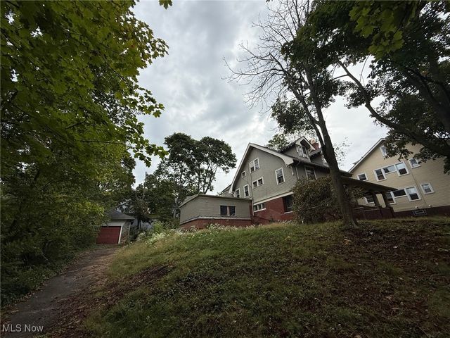 2243 Bellfield Avenue, Cleveland Heights, OH 44106