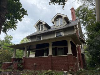 2243 Bellfield Avenue, Cleveland Heights, OH 44106
