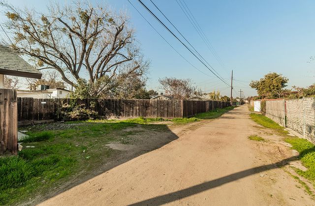 836 12th Street, Orange Cove, CA 93646