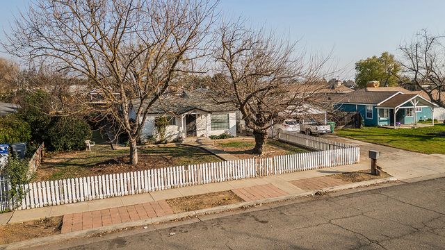 836 12th Street, Orange Cove, CA 93646