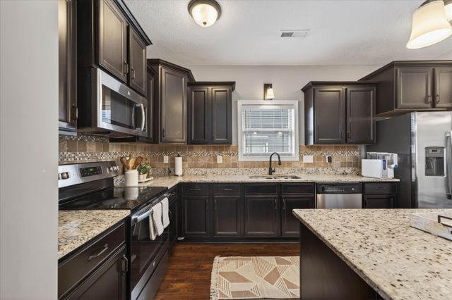 3751 Windmill Dr, Clarksville, TN 37040