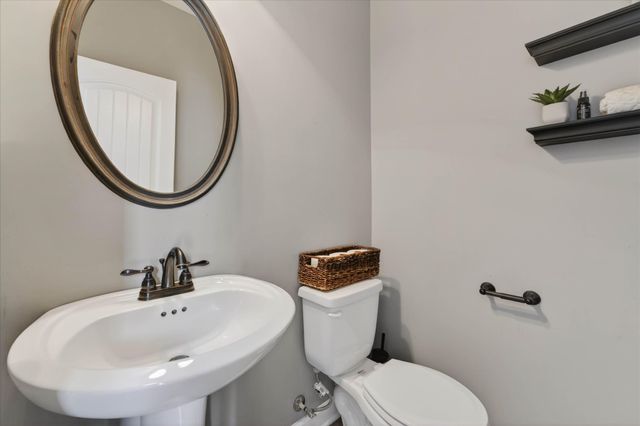3751 Windmill Dr, Clarksville, TN 37040
