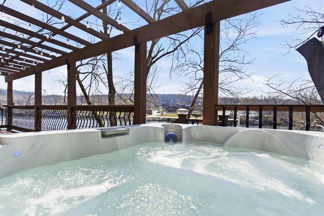 806 Sunset Road, Branson, MO 65616