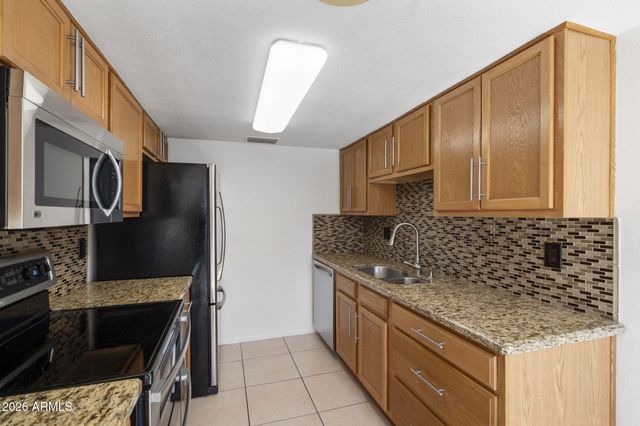 9682 W IRONWOOD Drive A, Peoria, AZ 85345