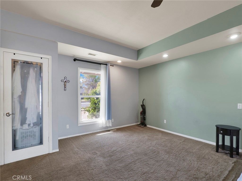 Image 14 of property listing at 10020 Mason Avenue, Chatsworth, CA 91311