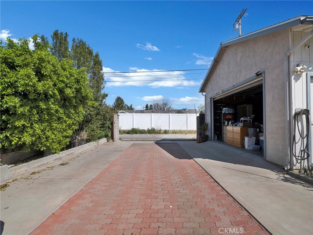 Image 26 of property listing at 10020 Mason Avenue, Chatsworth, CA 91311