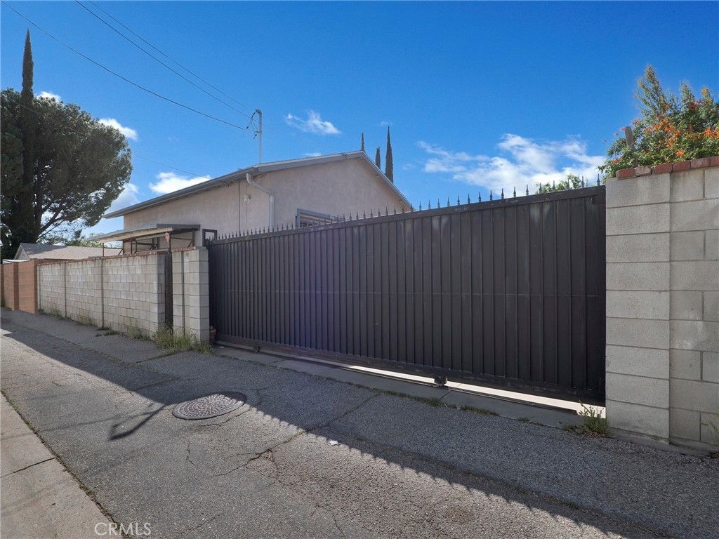 Image 27 of property listing at 10020 Mason Avenue, Chatsworth, CA 91311