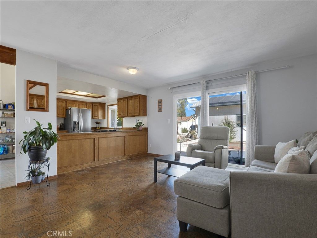 Image 4 of property listing at 10020 Mason Avenue, Chatsworth, CA 91311
