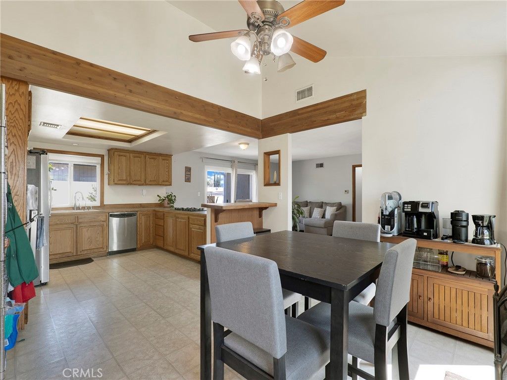 Image 7 of property listing at 10020 Mason Avenue, Chatsworth, CA 91311