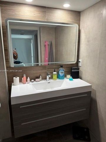 3375 N Country Club Dr 1409, Aventura, FL 33180