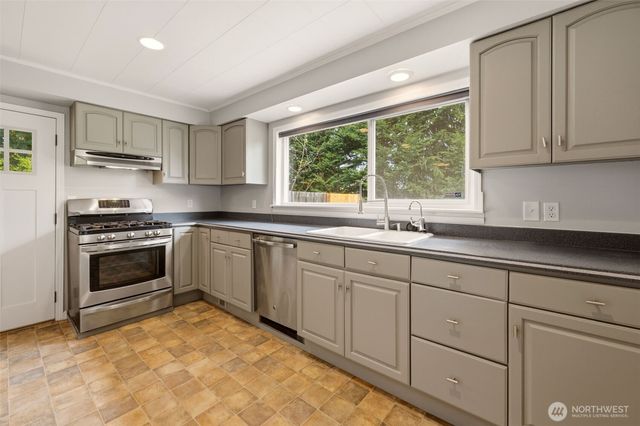 5001 N 19th Street, Tacoma, WA 98406