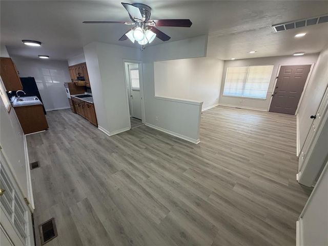 2009 S Rankin Street, Edmond, OK 73013