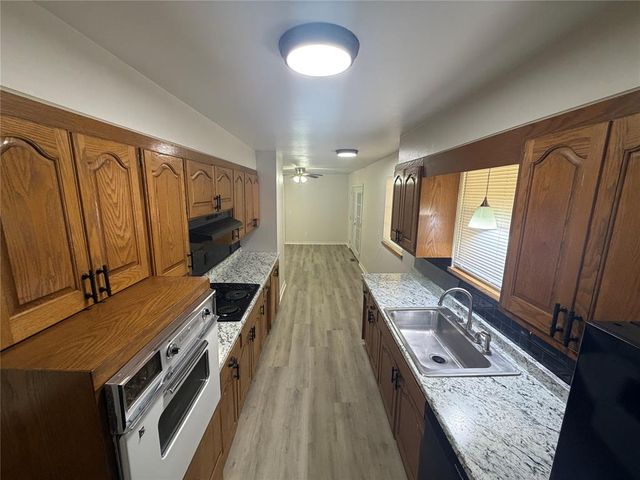 2009 S Rankin Street, Edmond, OK 73013