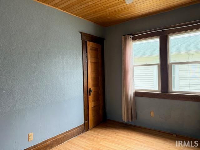 1126 Edwardsburg Avenue, Elkhart, IN 46516