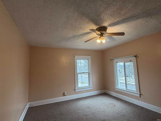 1126 Edwardsburg Avenue, Elkhart, IN 46516