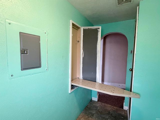 1126 Edwardsburg Avenue, Elkhart, IN 46516