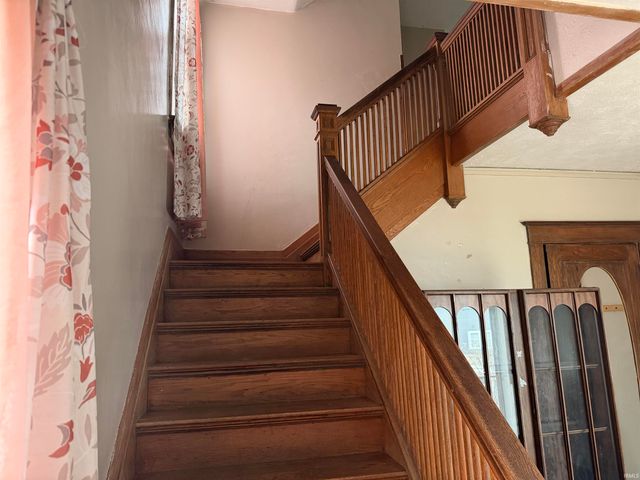 1126 Edwardsburg Avenue, Elkhart, IN 46516