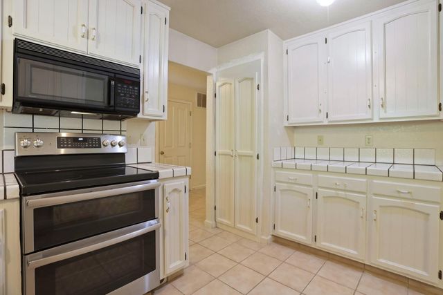 1725 Le Bec Ct, Lodi, CA 95240