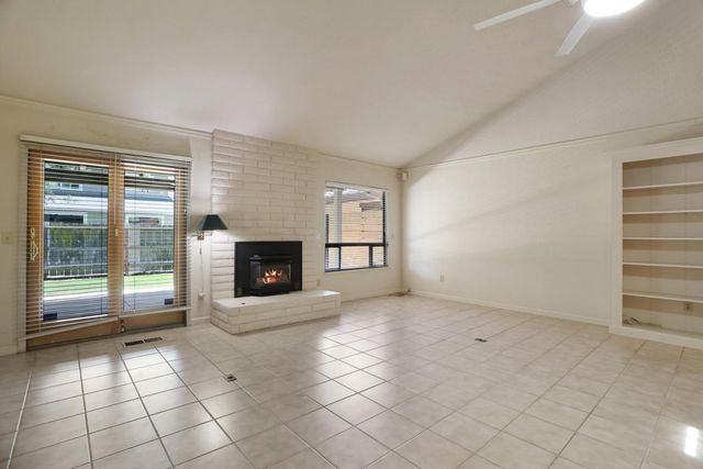 1725 Le Bec Ct, Lodi, CA 95240