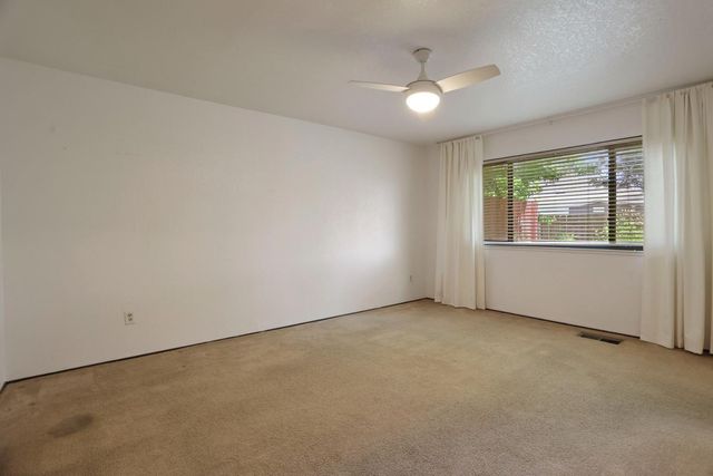 1725 Le Bec Ct, Lodi, CA 95240