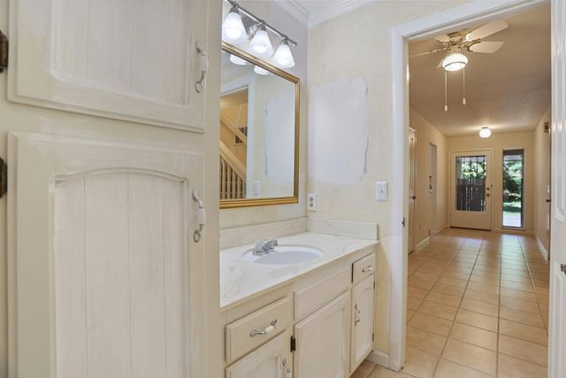 1725 Le Bec Ct, Lodi, CA 95240