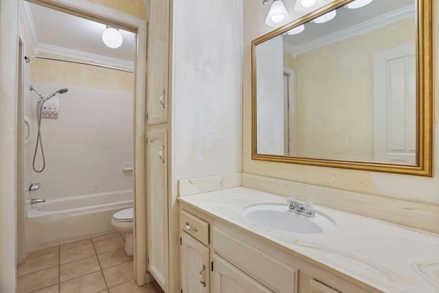 1725 Le Bec Ct, Lodi, CA 95240