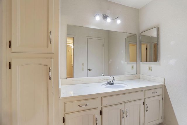 1725 Le Bec Ct, Lodi, CA 95240