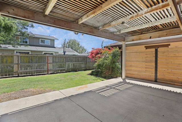 1725 Le Bec Ct, Lodi, CA 95240