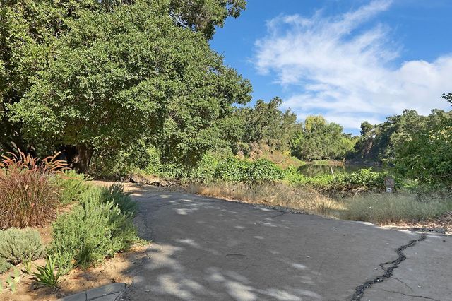 1725 Le Bec Ct, Lodi, CA 95240