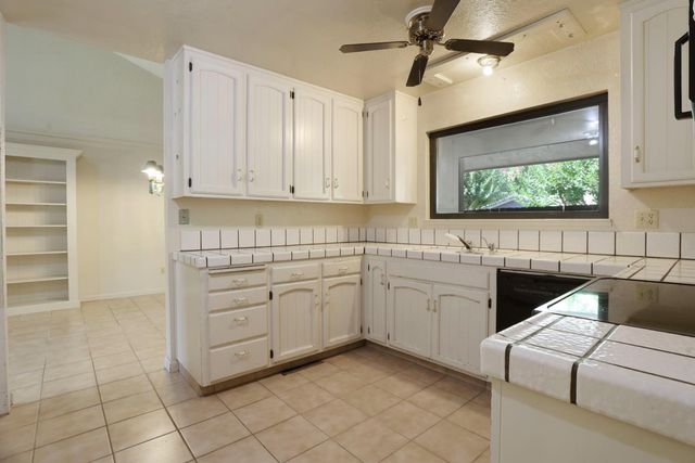 1725 Le Bec Ct, Lodi, CA 95240