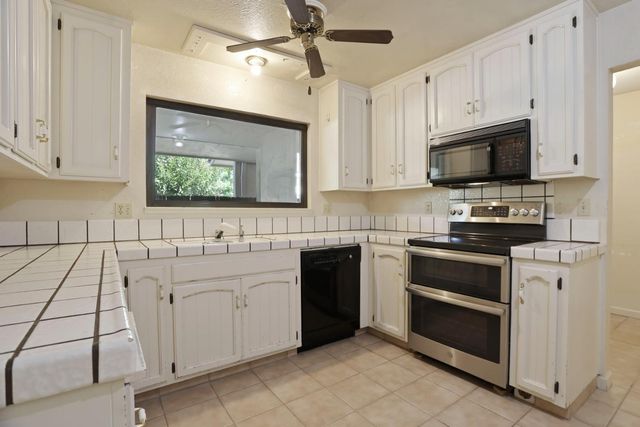1725 Le Bec Ct, Lodi, CA 95240