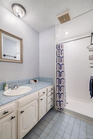 12345 Alcoy Drive, Fenton, MI 48430