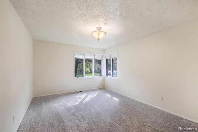 12345 Alcoy Drive, Fenton, MI 48430