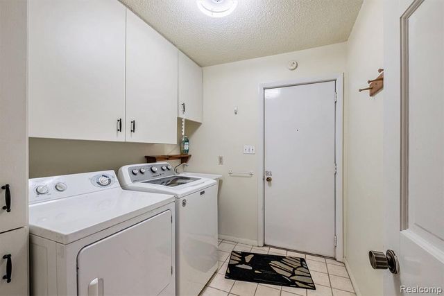 12345 Alcoy Drive, Fenton, MI 48430