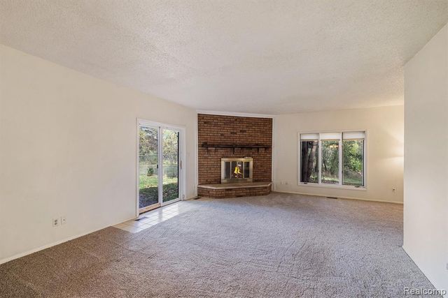 12345 Alcoy Drive, Fenton, MI 48430