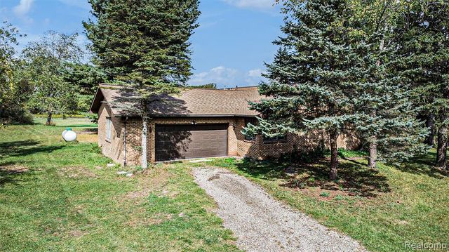 12345 Alcoy Drive, Fenton, MI 48430