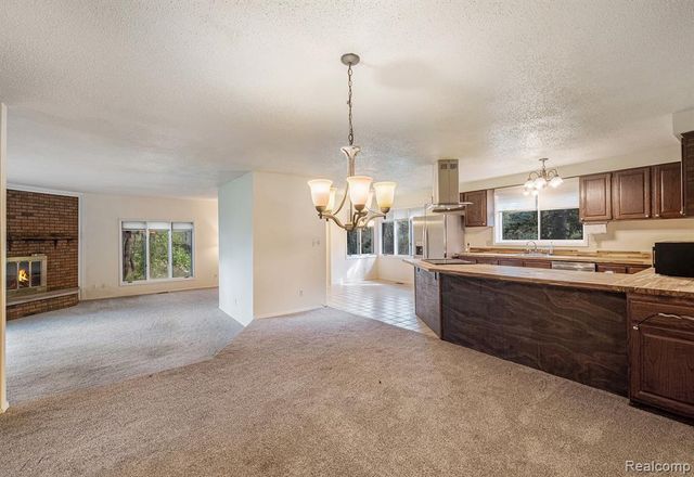 12345 Alcoy Drive, Fenton, MI 48430