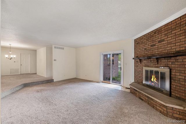 12345 Alcoy Drive, Fenton, MI 48430