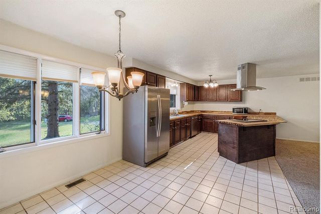 12345 Alcoy Drive, Fenton, MI 48430