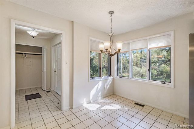 12345 Alcoy Drive, Fenton, MI 48430