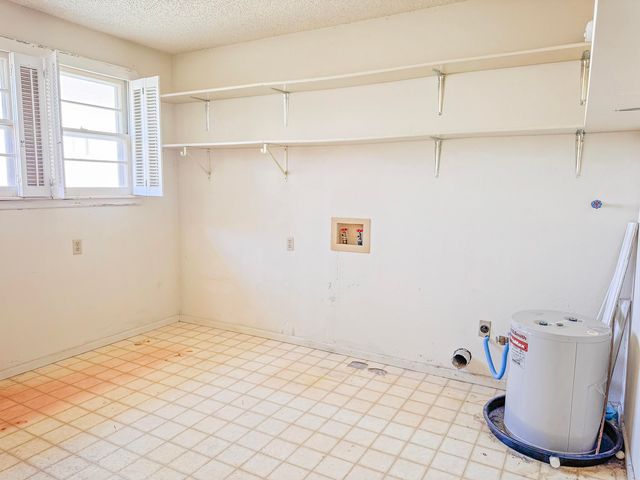 303 N Gary Lane, Denver City, TX 79323