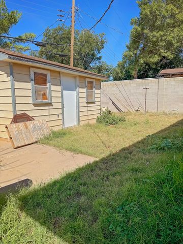 303 N Gary Lane, Denver City, TX 79323