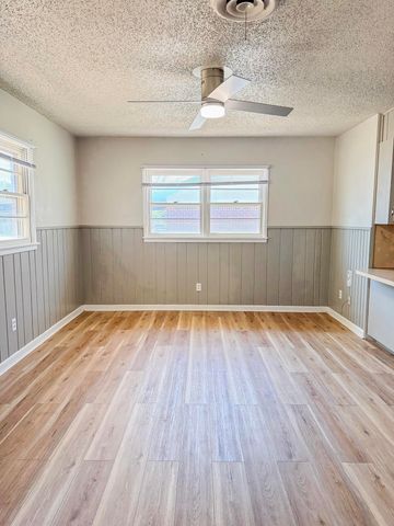 303 N Gary Lane, Denver City, TX 79323