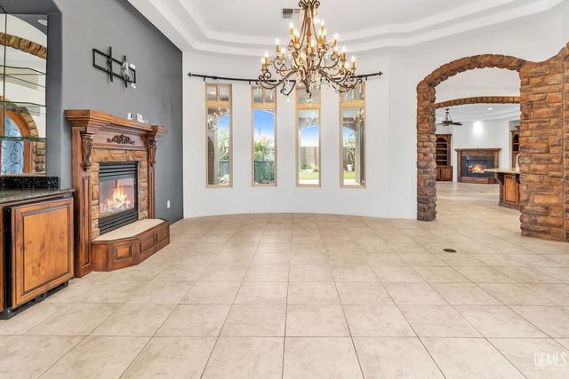 10703 Queensbury Drive, Bakersfield, CA 93312