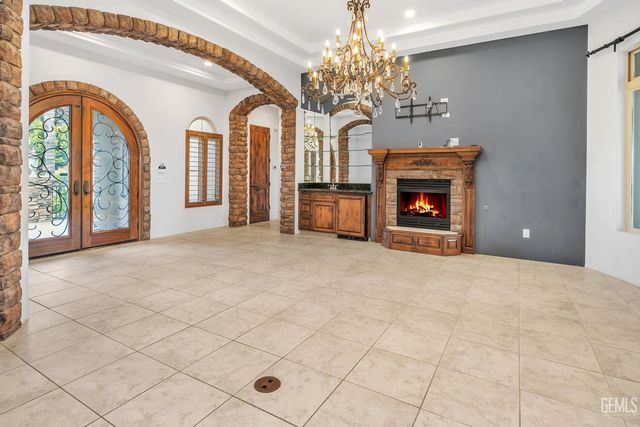 10703 Queensbury Drive, Bakersfield, CA 93312