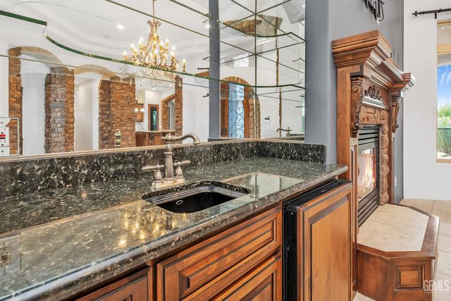 10703 Queensbury Drive, Bakersfield, CA 93312