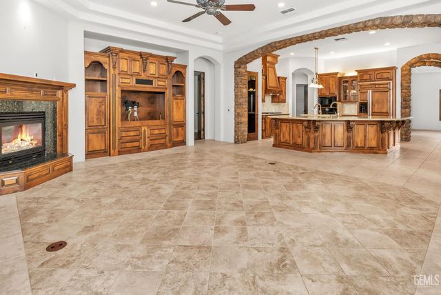 10703 Queensbury Drive, Bakersfield, CA 93312